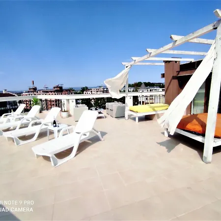 公寓 Diamond Palace 阳光海滩