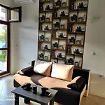 Diamond Palace Apartment *