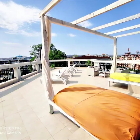 公寓 Diamond Palace 阳光海滩