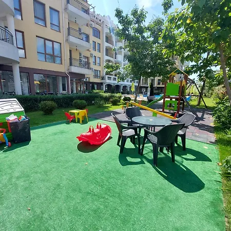 公寓 Diamond Palace 阳光海滩